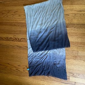 Simply Vera Wang Ombré grey/ blue long scarf